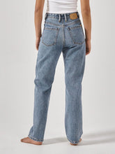 Load image into Gallery viewer, Weathered Blue Pulp Jean