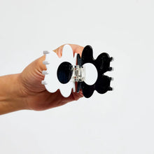 Load image into Gallery viewer, Black &amp; White Flower Claw